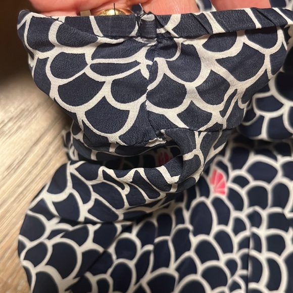 Lilly Pulitzer 🏝️ RARE Shell Print Silk top, 12, GUC - Picture 8 of 8